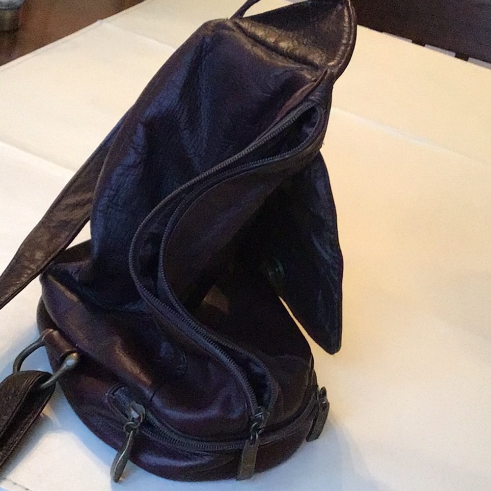 Wilson’s #Adventure Bound #sling bag - Picture 12 of 13